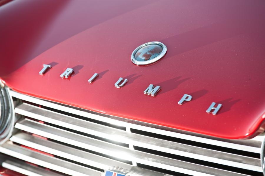 Логотип Triumph TR4A 1965 года  (фото 15 из 18)